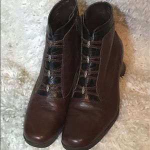 Towns collection bootie